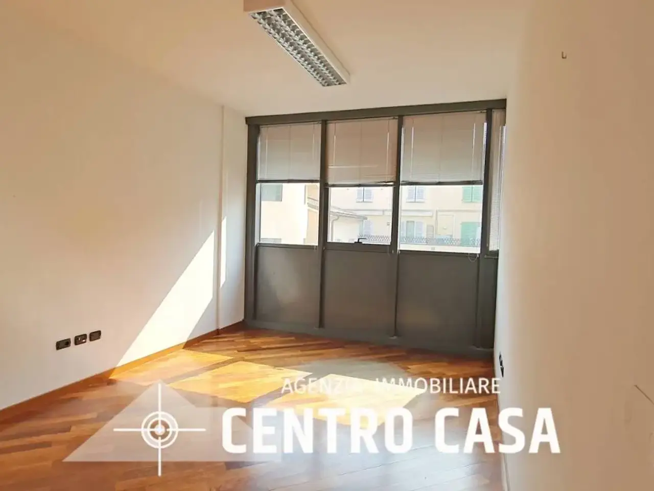 Ufficio in Piazza Francesco Baracca, Lugo, {3} - Foto 1