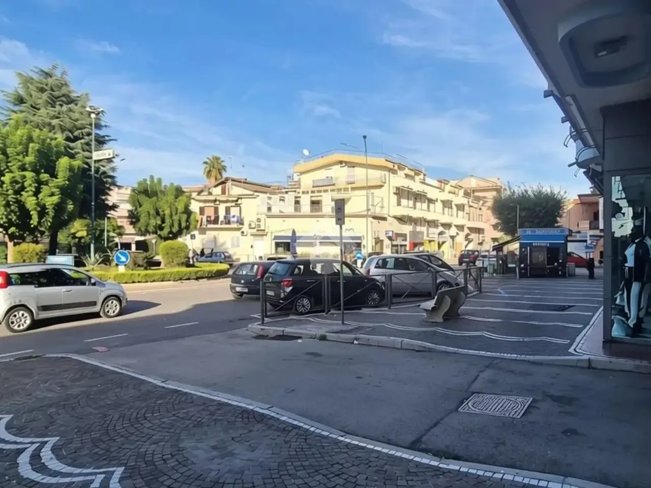 Negozio in Via Nazionale delle Puglie 190, Casalnuovo Di Napoli, {3} - Foto 1