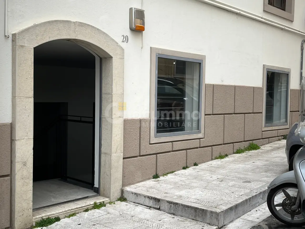 Palazzina commerciale in Via Orazio Petruccelli 20, Potenza, {3} - Foto 2