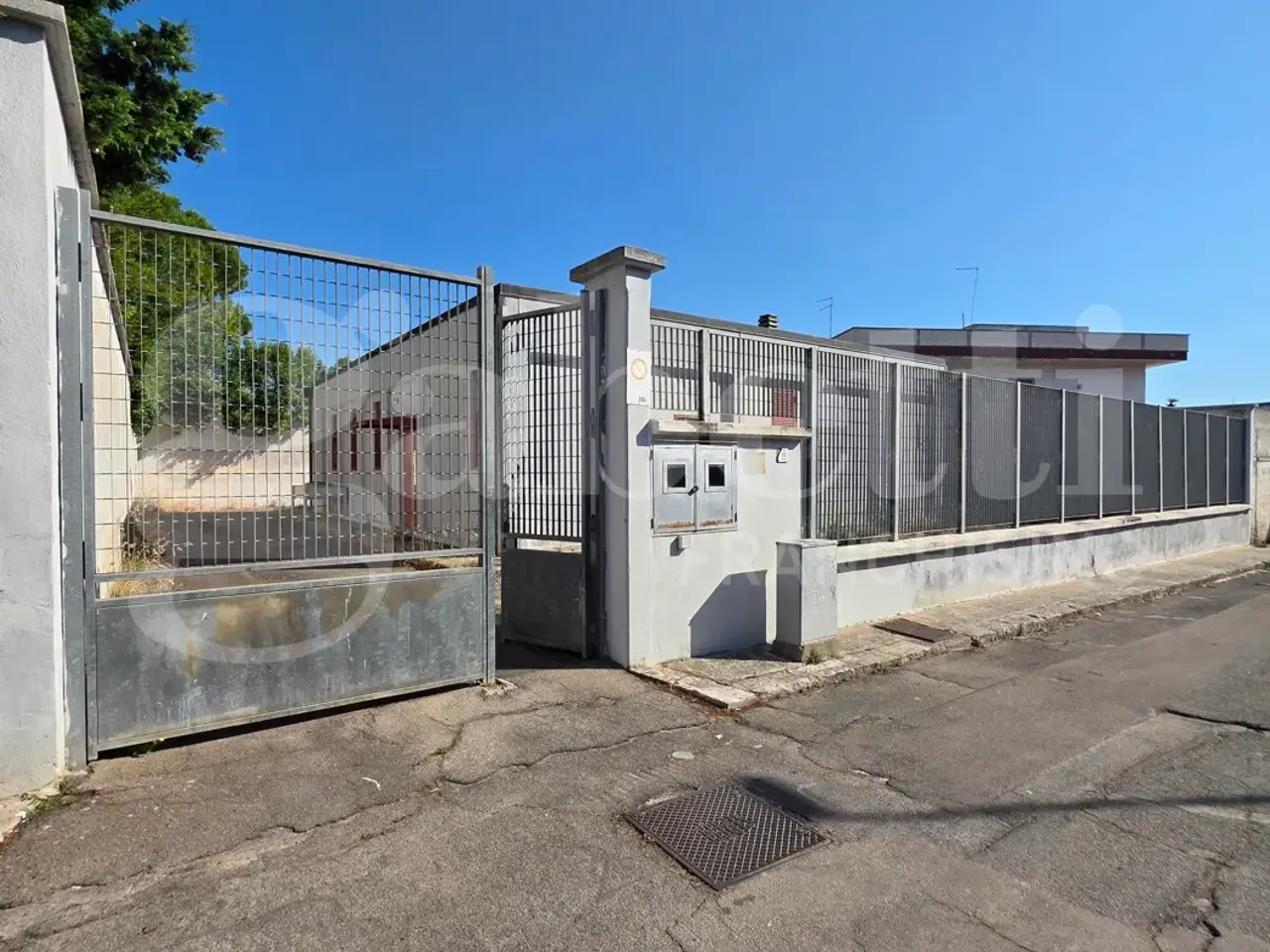 Palazzina commerciale in Via Trappeti 10, Guagnano, {3} - Foto 1