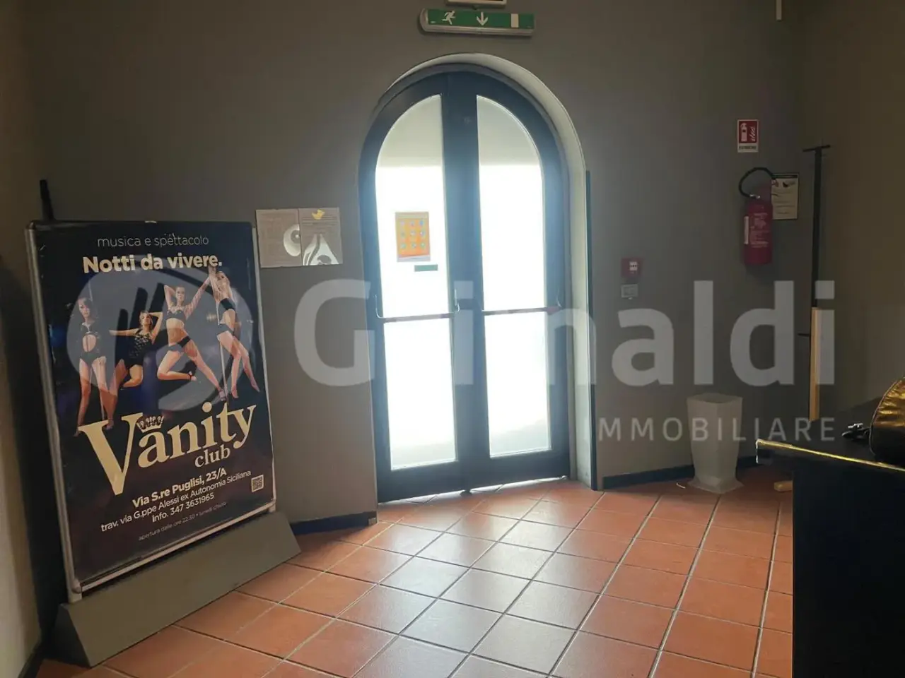 Magazzino in Via Salvatore Puglisi 23/a, Palermo, {3} - Foto 2