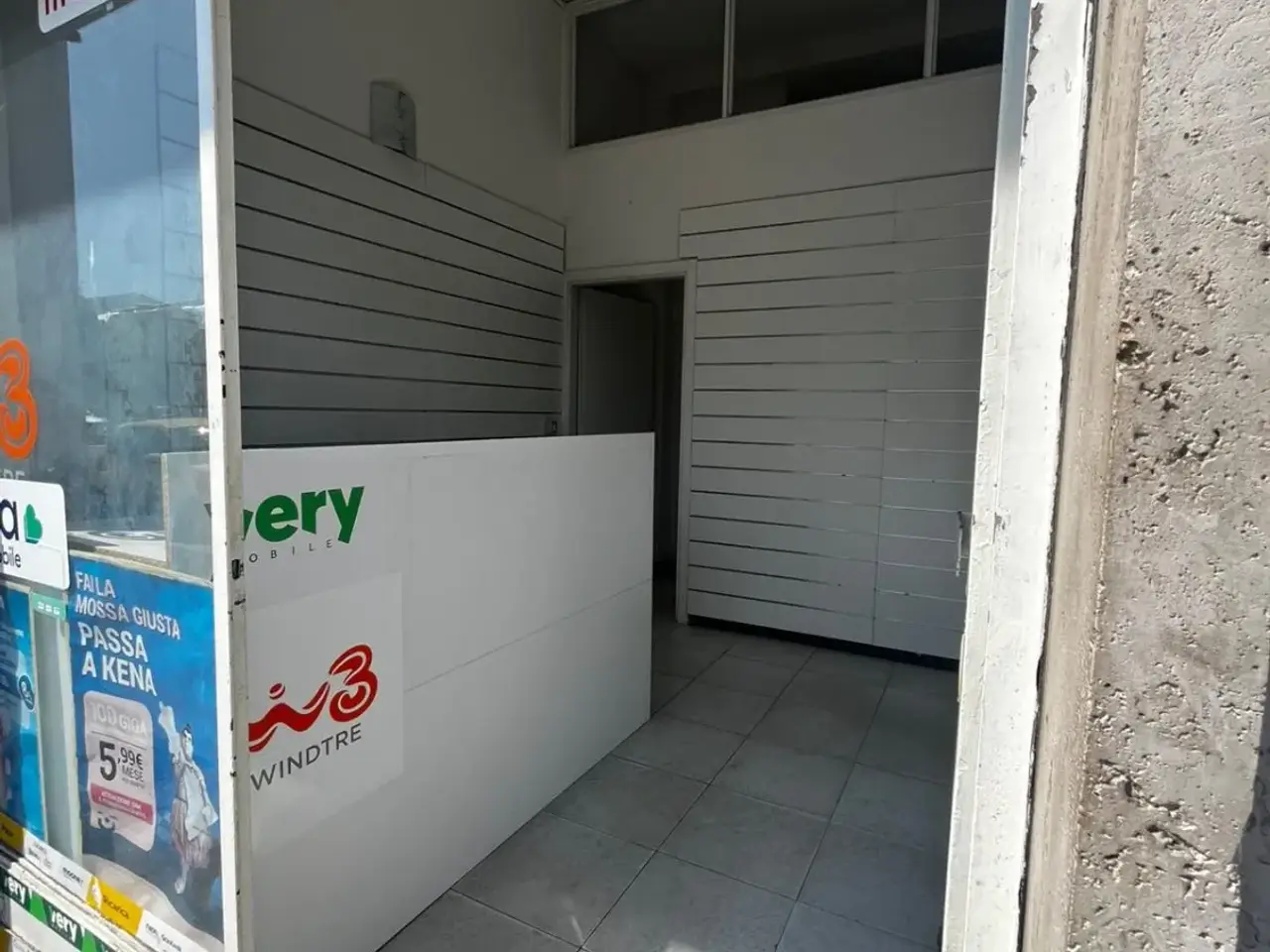 Negozio in Via Paolo Maspero 34, Milano, {3} - Foto 1