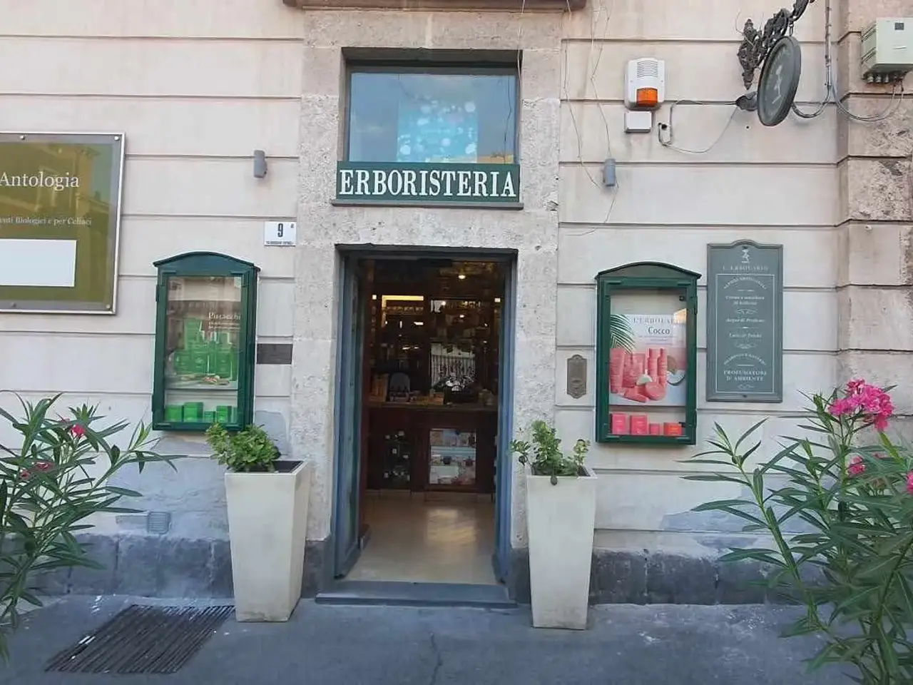 Negozio in Via  Monsignor. Ventimiglia 7,9, Catania, {3} - Foto 2