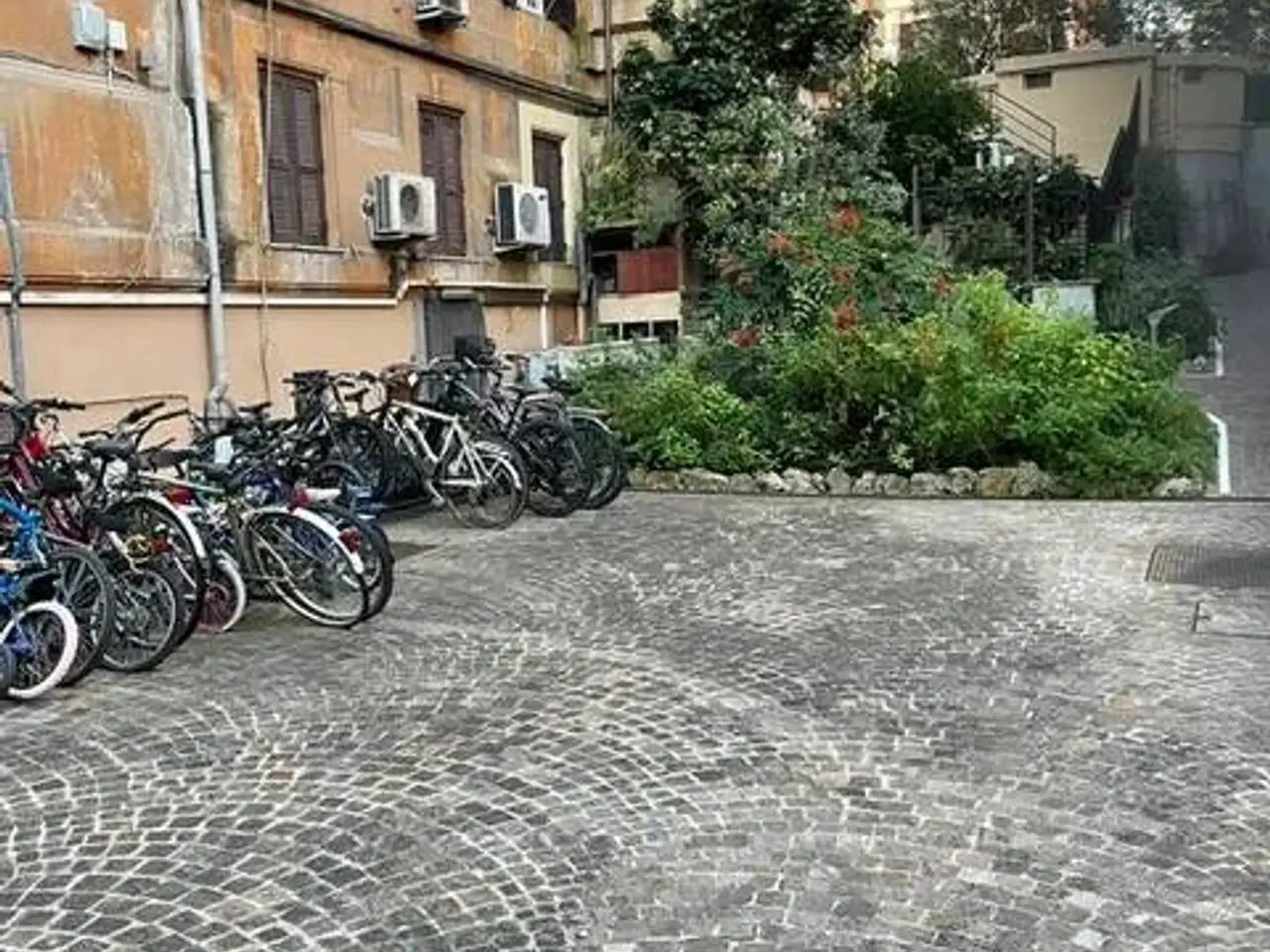 Magazzino in Via Nemorense 18 Roma, Roma, {3} - Foto 1