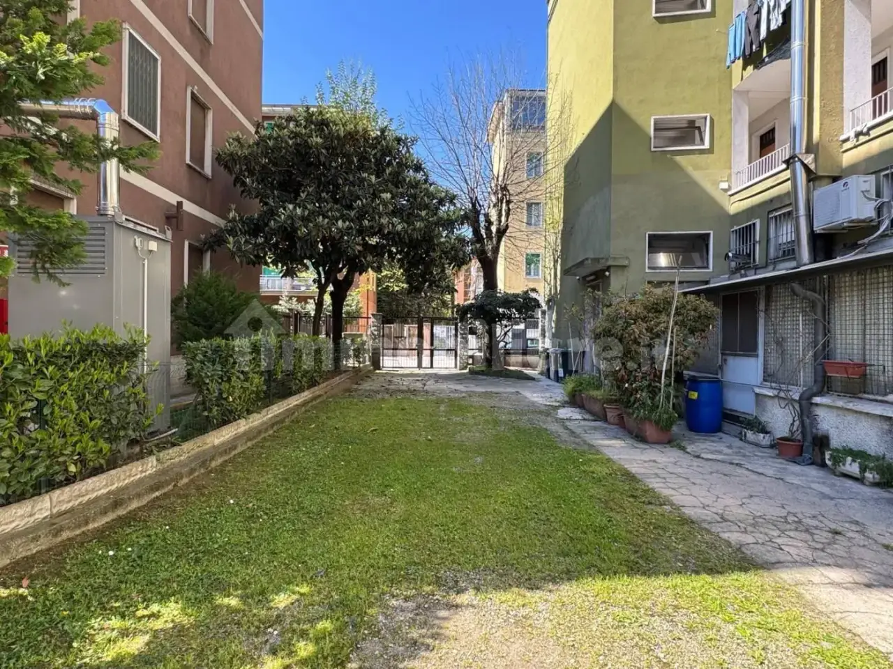 Magazzino in Via Golfo degli Aranci 12, Milano, {3} - Foto 2