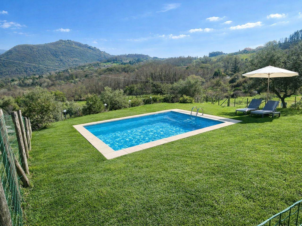 casa indipendente in vendita a Lucca in zona Mastiano