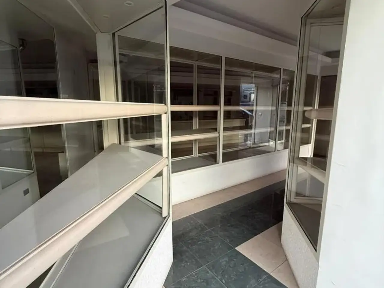 Esercizio commerciale in Via Roma Snc, Sant'Anastasia, {3} - Foto 2