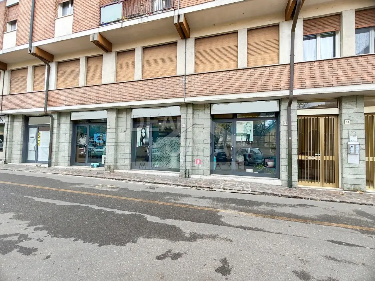Locale commerciale in 45, Via Cesare Battisti, Mirandola, Unione Comuni Modenesi Area Nord, Modena, Emilia-Romagna, 41037, Italia, Mirandola, {3} - Foto 2