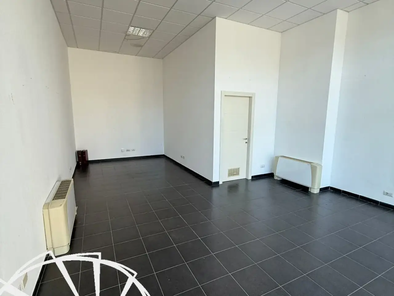 Negozio in Viale Ferrucci, Prato, {3} - Foto 2