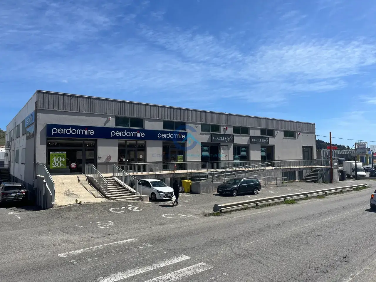 Capannone in Viale Lucrezia della Valle 46, Catanzaro, {3} - Foto 1