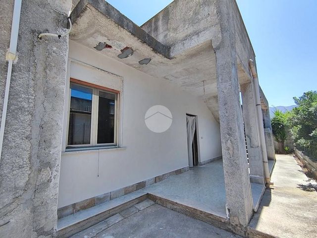 Villa in Via Piretro 68, Carini - Foto 1