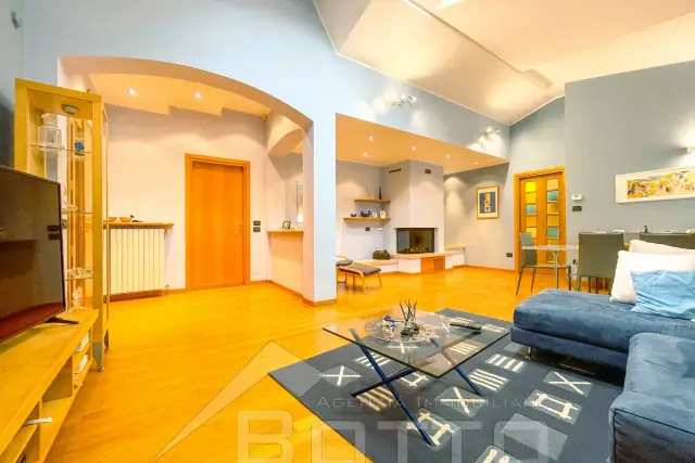 Villa in Via Principe Umberto 8, Borgomanero - Foto 1