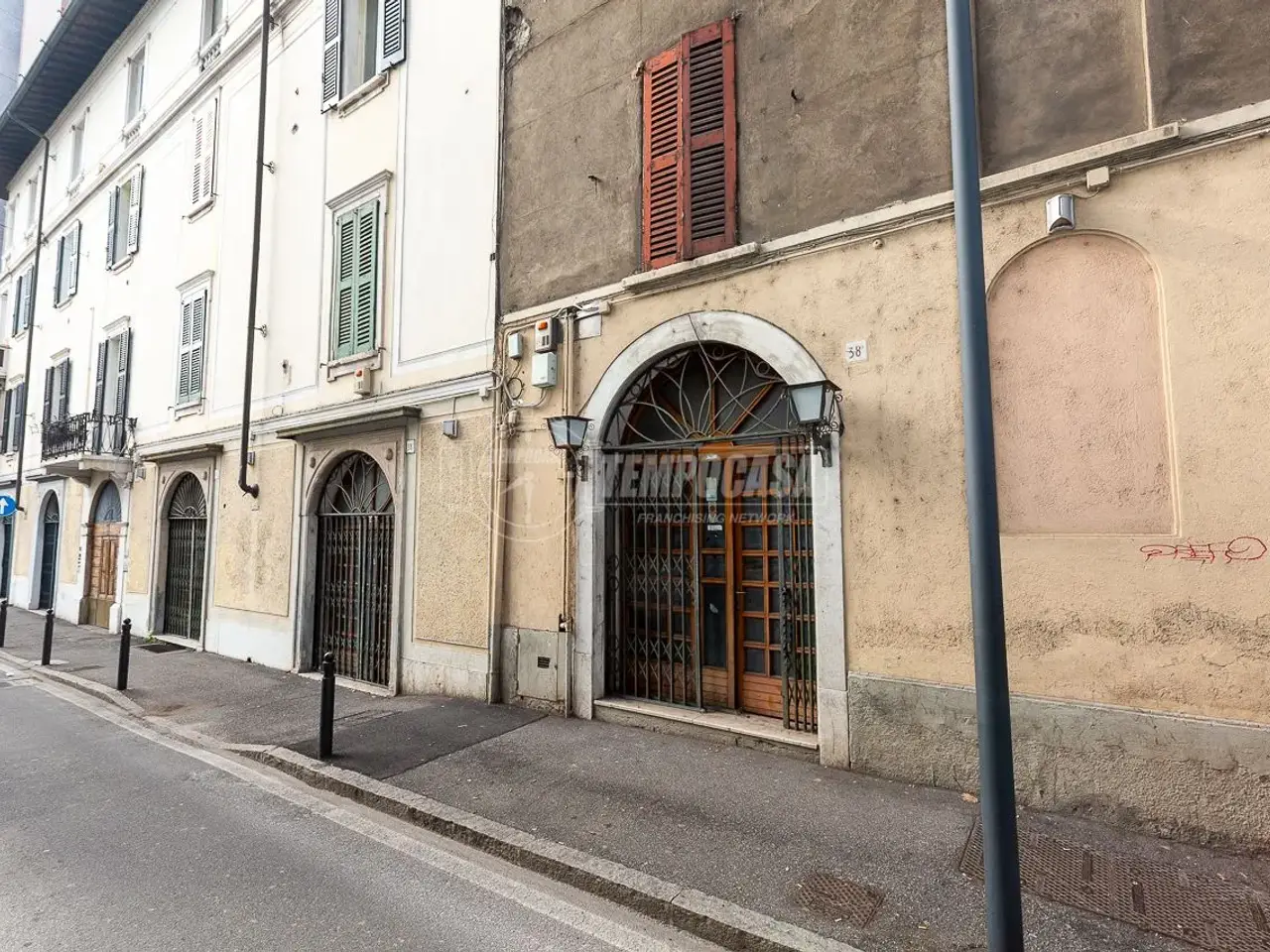 Negozio in Via Fratelli Ugoni 40, Brescia, {3} - Foto 1