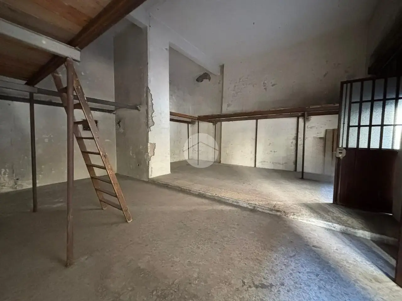 Negozio in Via Marco Aurelio Severino 49, Napoli, {3} - Foto 2