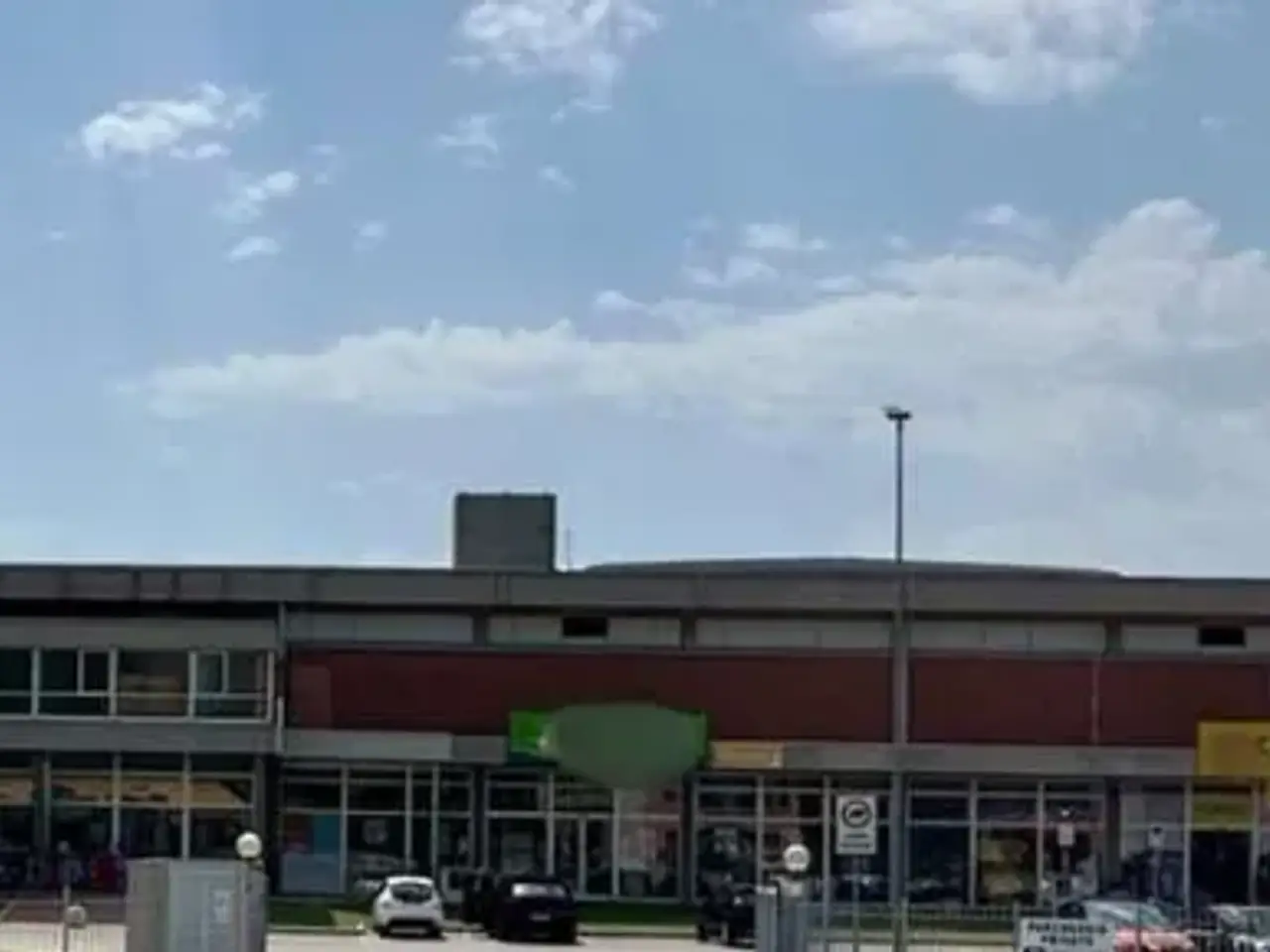Negozio in Statale 69, San Giovanni Valdarno, {3} - Foto 1