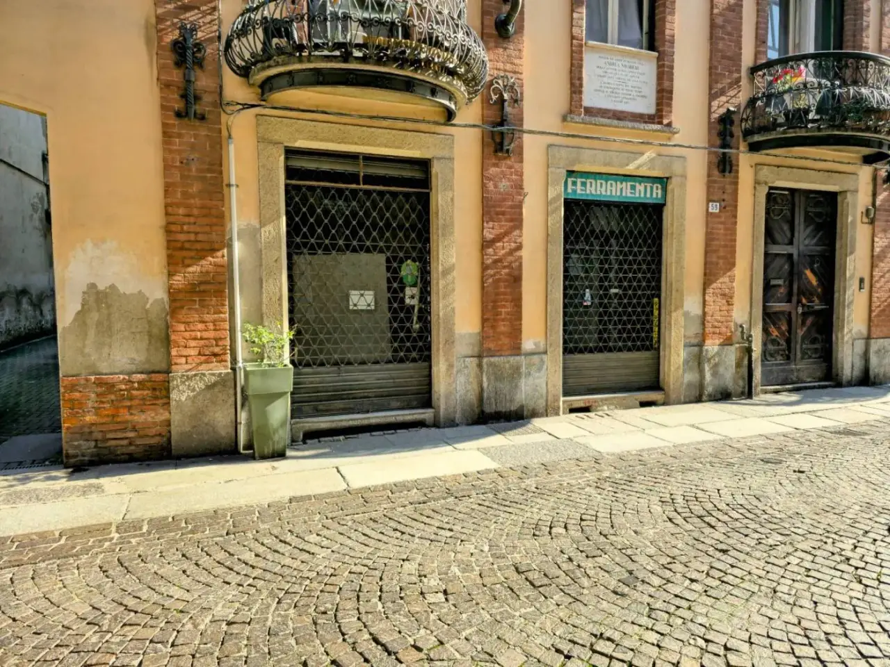 Negozio in Via Andrea Vochieri 59, Alessandria, {3} - Foto 1