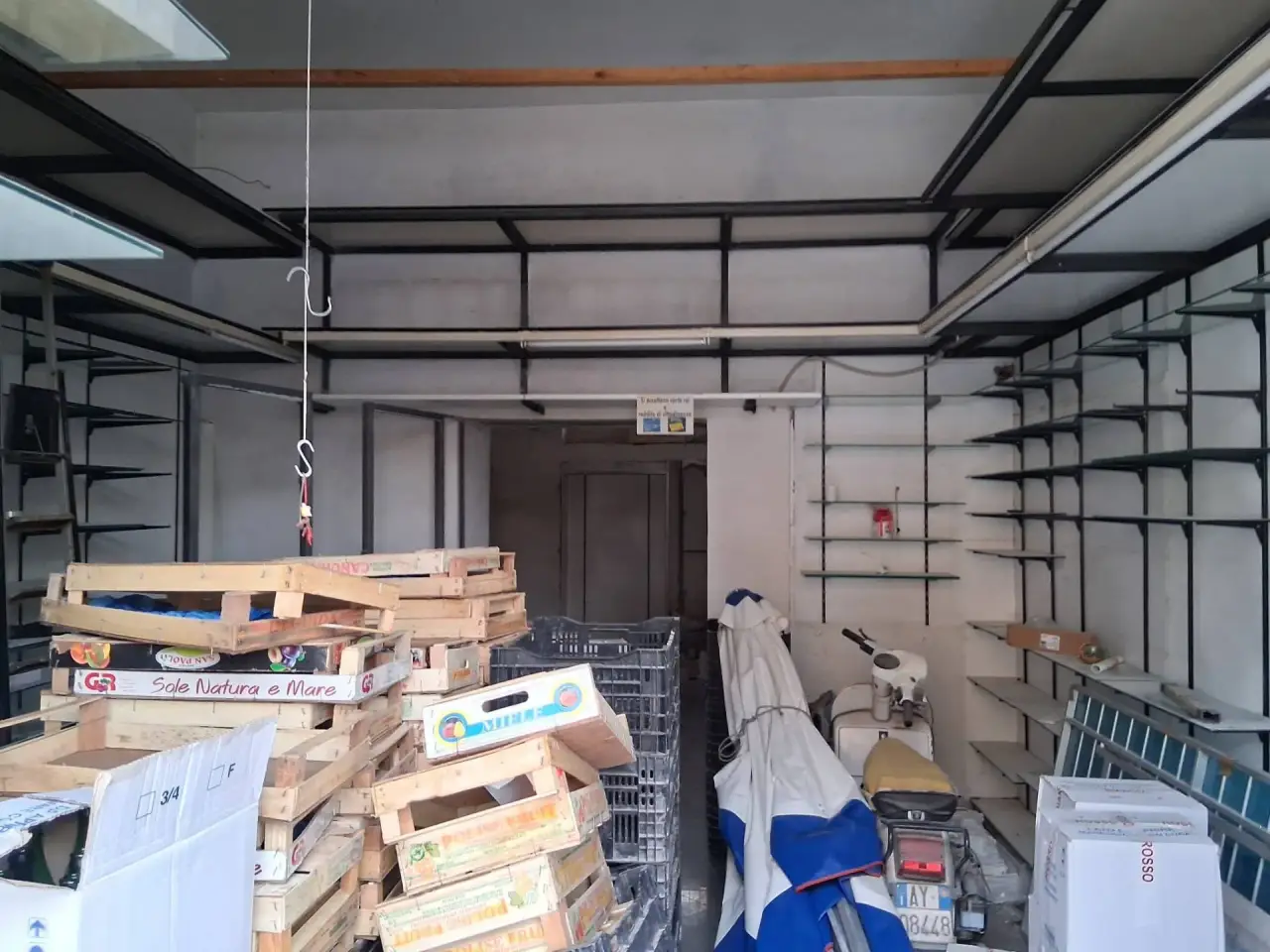 Esercizio commerciale in Via Giustiniano, Napoli, {3} - Foto 2
