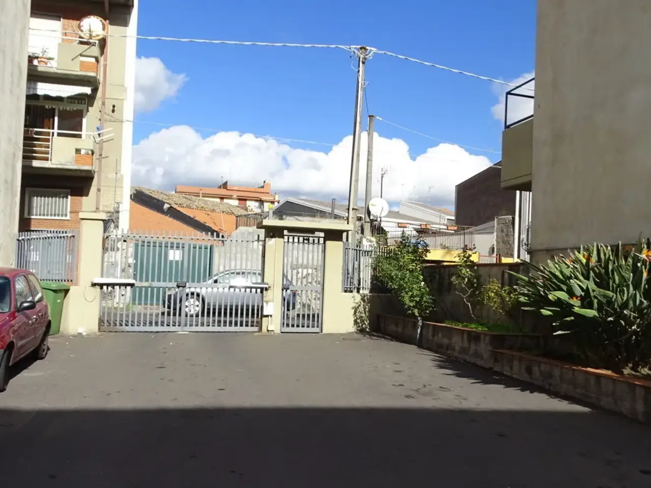 Parcheggio chiuso in Via Calvario, San Pietro Clarenza, {3} - Foto 1