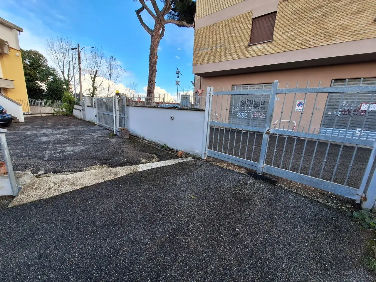Parcheggio chiuso in Via Sant'Antonio 1, Castelnuovo Di Porto, {3} - Foto 1