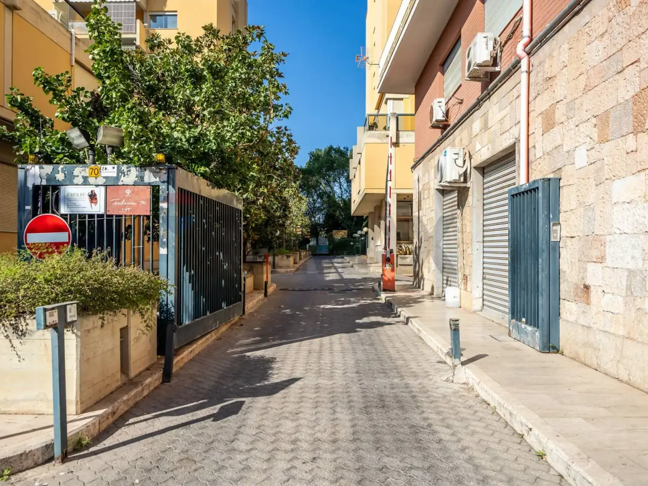 Ufficio in Via Imperatore Federico 70, Palermo, {3} - Foto 1