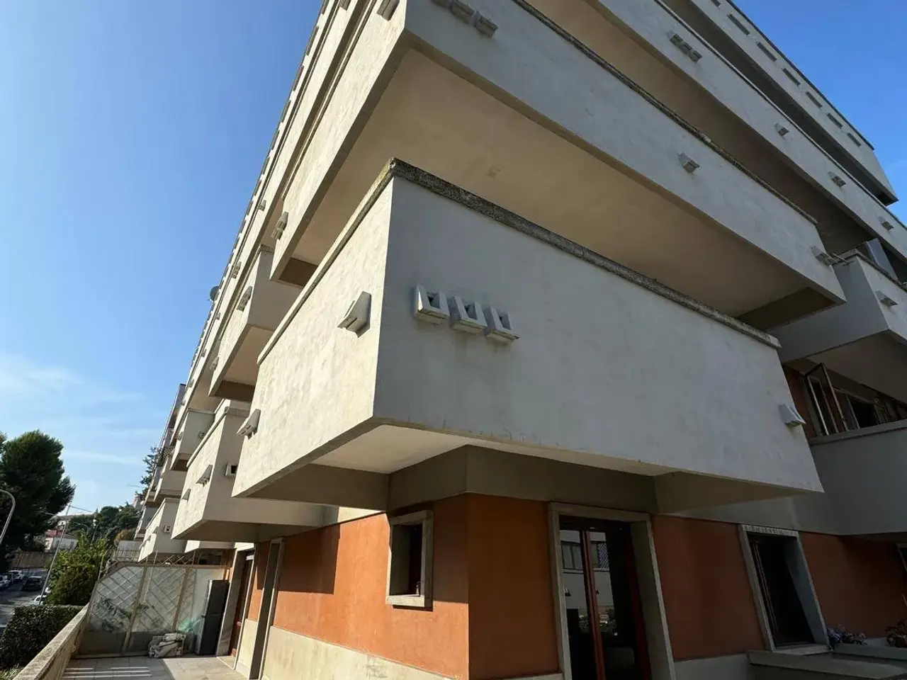 Negozio in Via Respighi Snc, Fermo, {3} - Foto 1