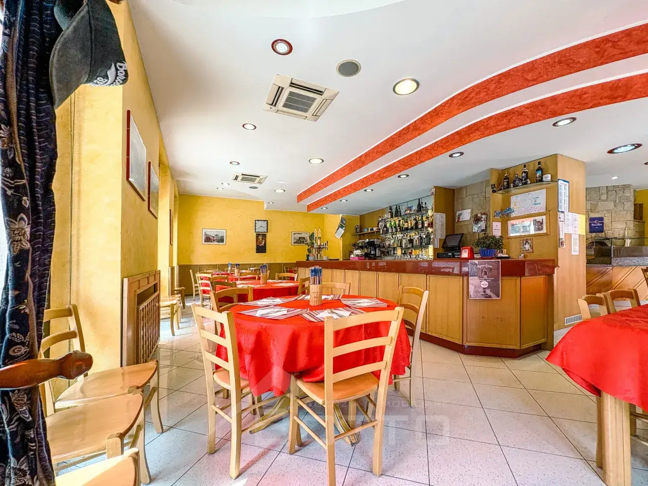 Pizzeria in Via Gaetano Zuccone 1, Quarona, {3} - Foto 2