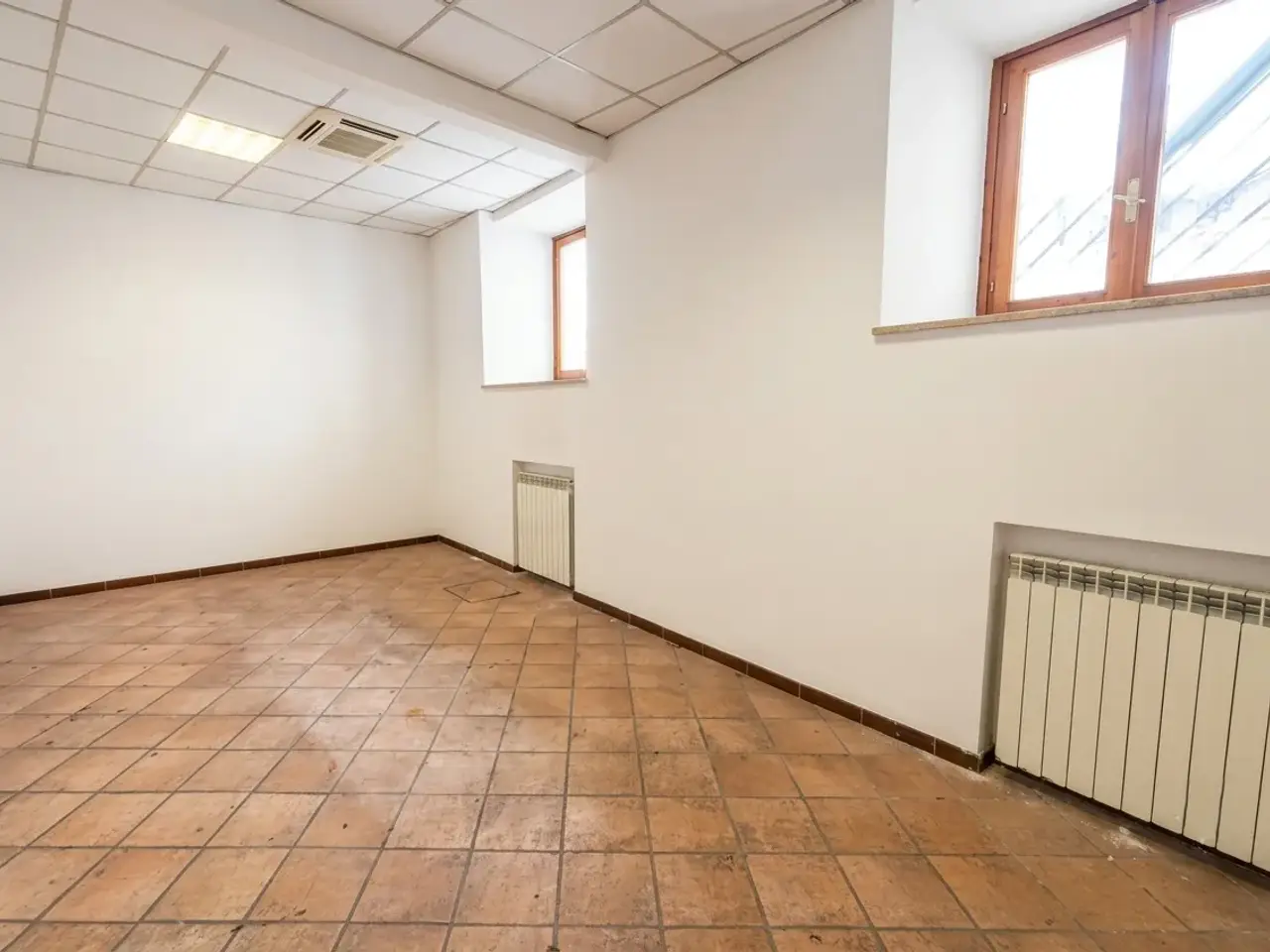 Ufficio in Viale della Repubblica, Subiaco, {3} - Foto 1
