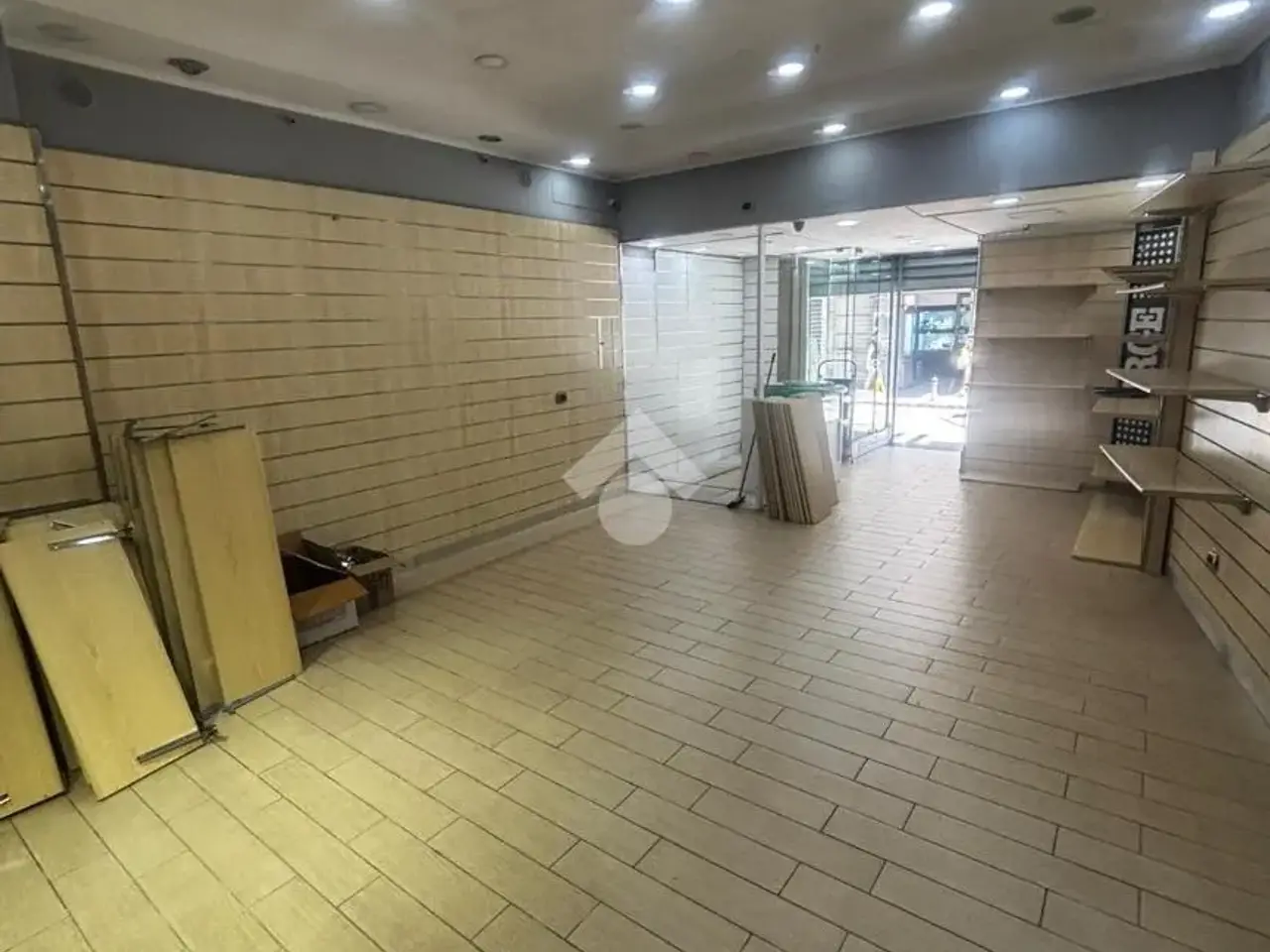 Negozio in Corso Umberto I 59, Marano Di Napoli, {3} - Foto 1