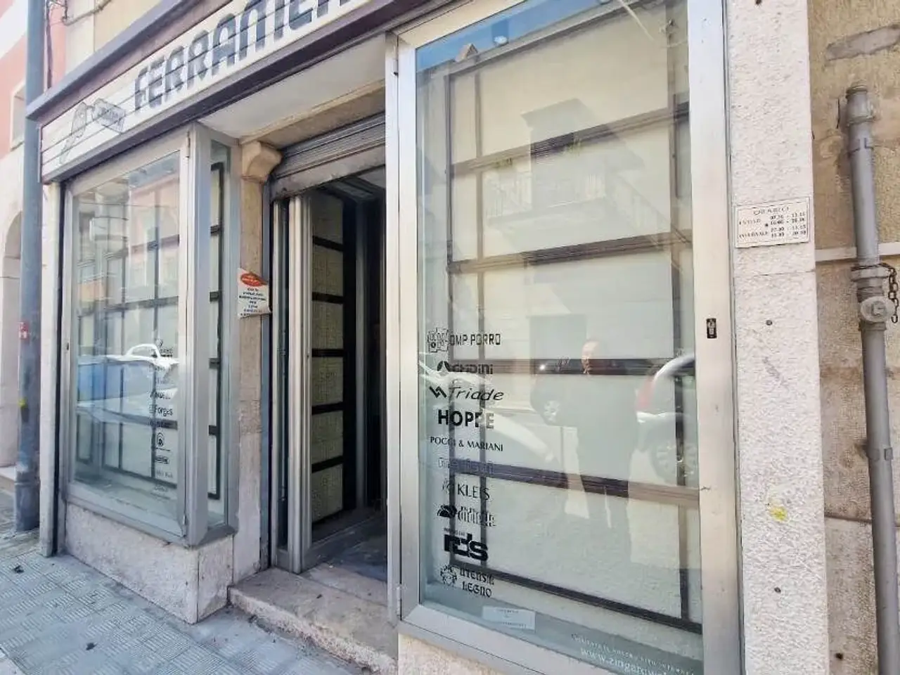 Locale commerciale in Via Brunforte Andria, Andria, Zona S. M. Vetere / Via Canosa / Via Annunziata, Andria, {3} - Foto 1