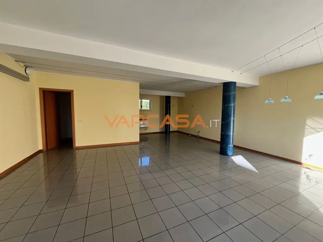 Ufficio in Via Dante Alighieri 30, Romano Di Lombardia, {3} - Foto 1