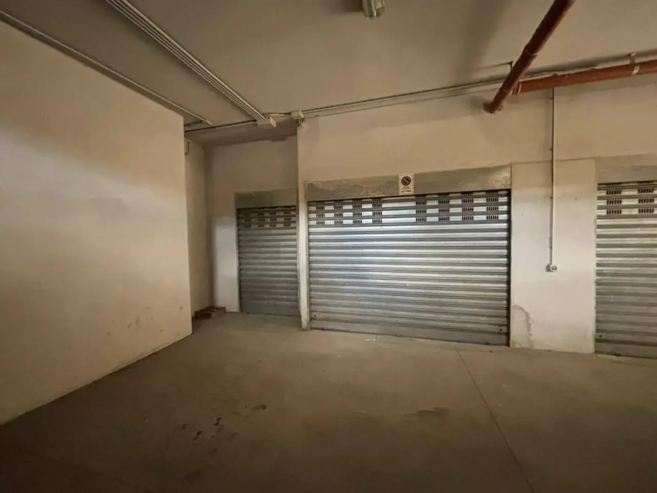 Parcheggio chiuso in Via Spiniello 17, Acerra, {3} - Foto 1