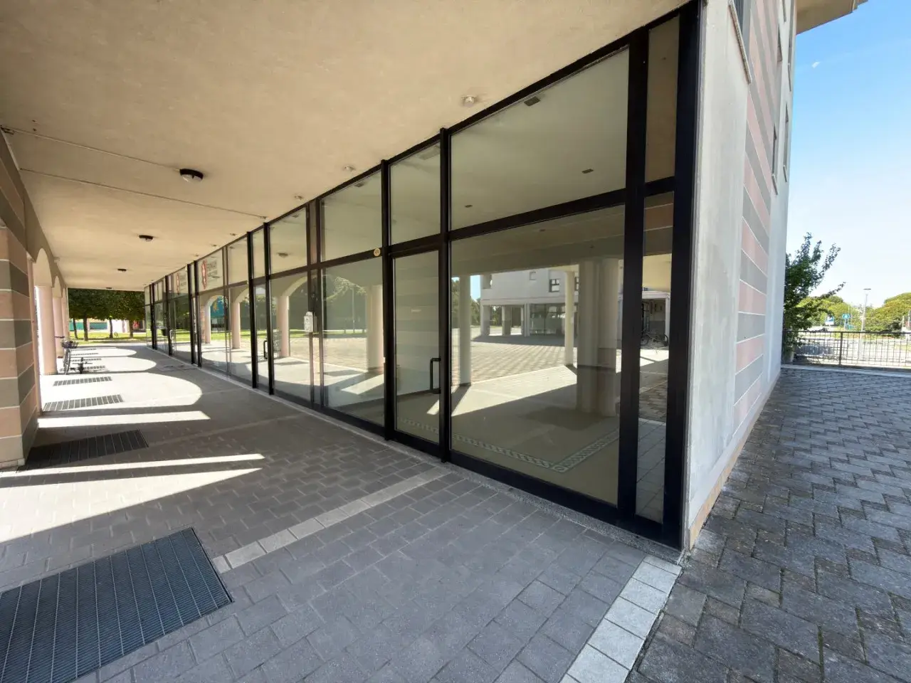Negozio in Viale Giuseppe Mazzini 43, Abano Terme, {3} - Foto 1