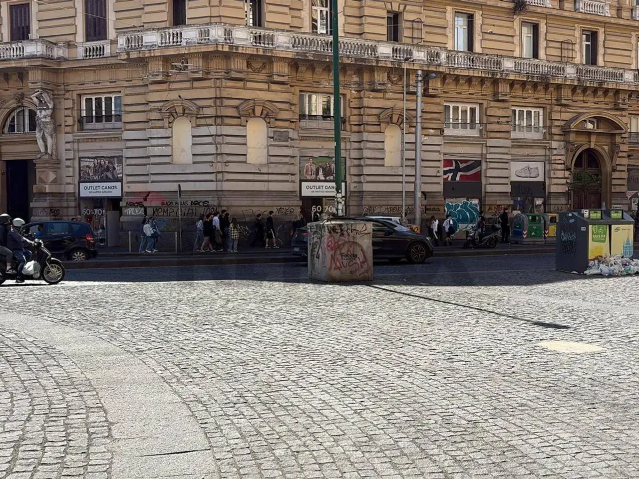 Negozio in Corso Umberto 181, Napoli, {3} - Foto 2