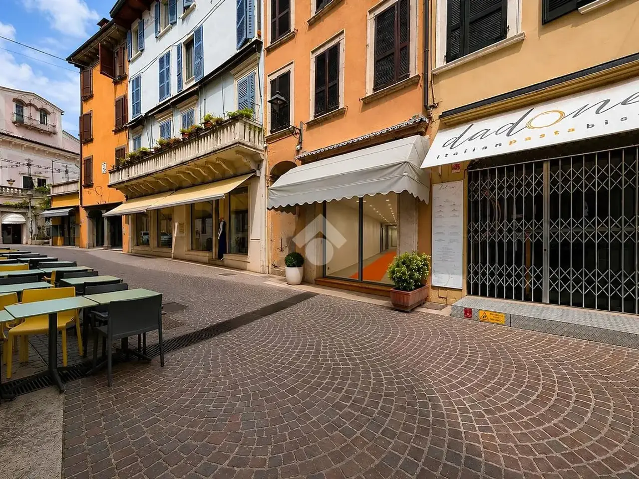 Negozio in Piazza della Vittoria 423, Salo', {3} - Foto 1