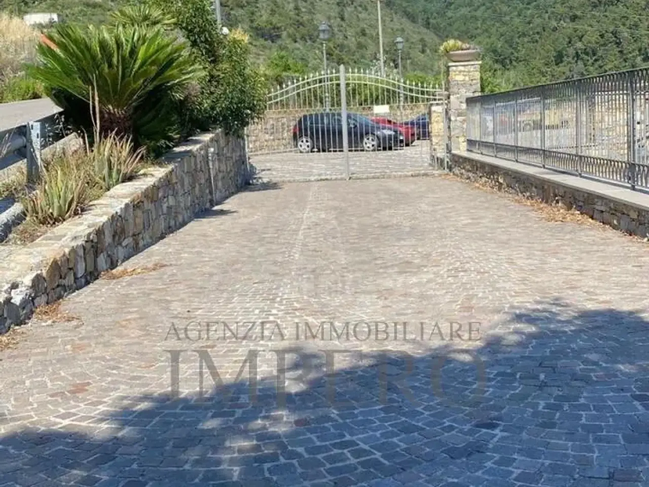 Parcheggio chiuso in Corso Bernardo Leone, Seborga, {3} - Foto 1