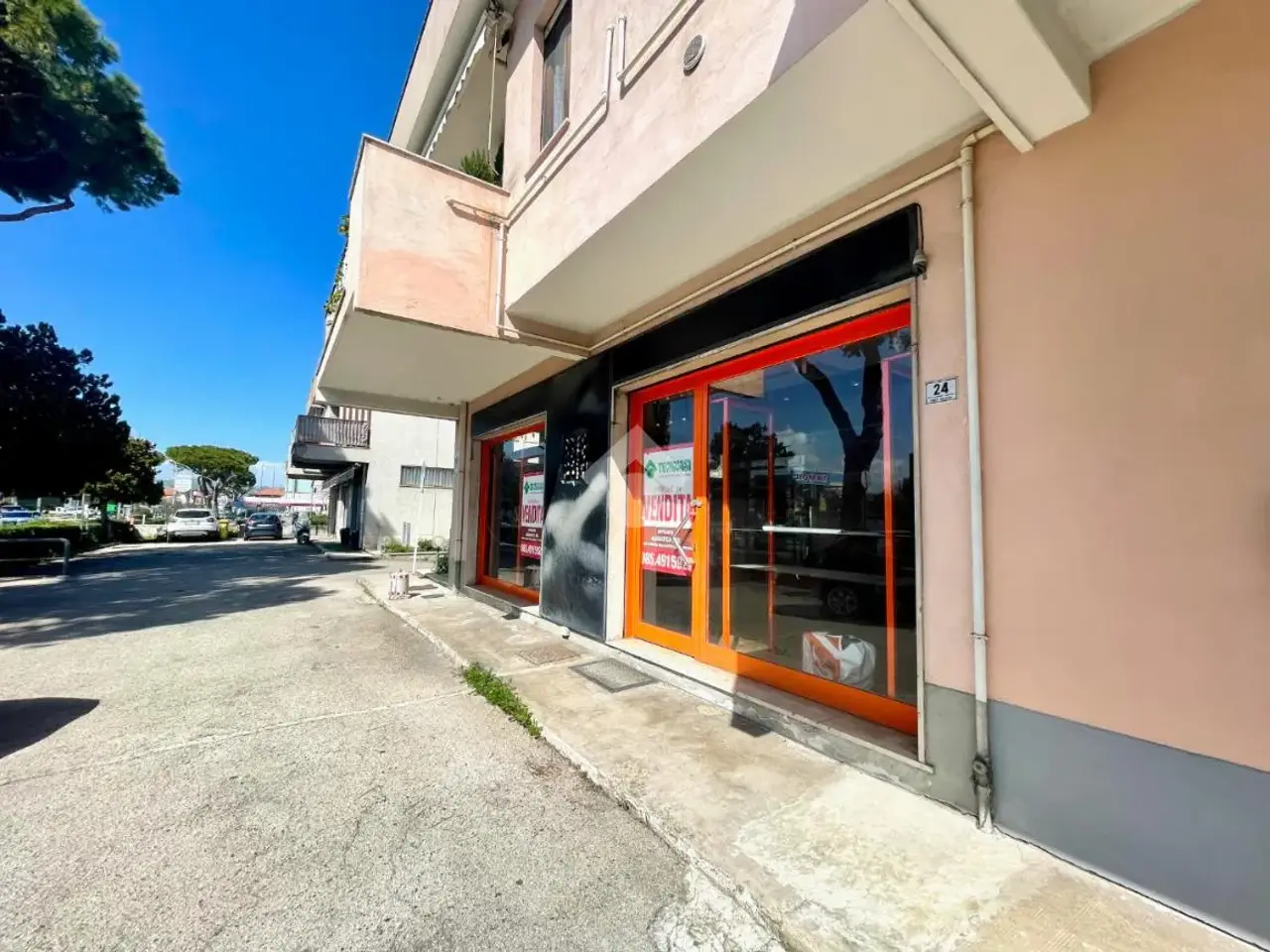 Negozio in Via Matrino 26, Citta' Sant'Angelo, {3} - Foto 1