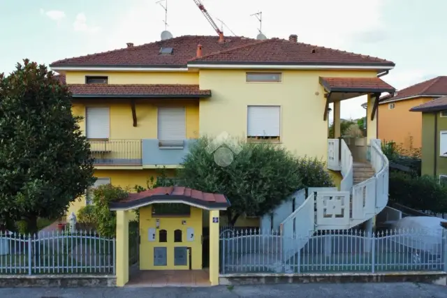 Villa in Via Divisione Julia 9, Dalmine - Foto 1