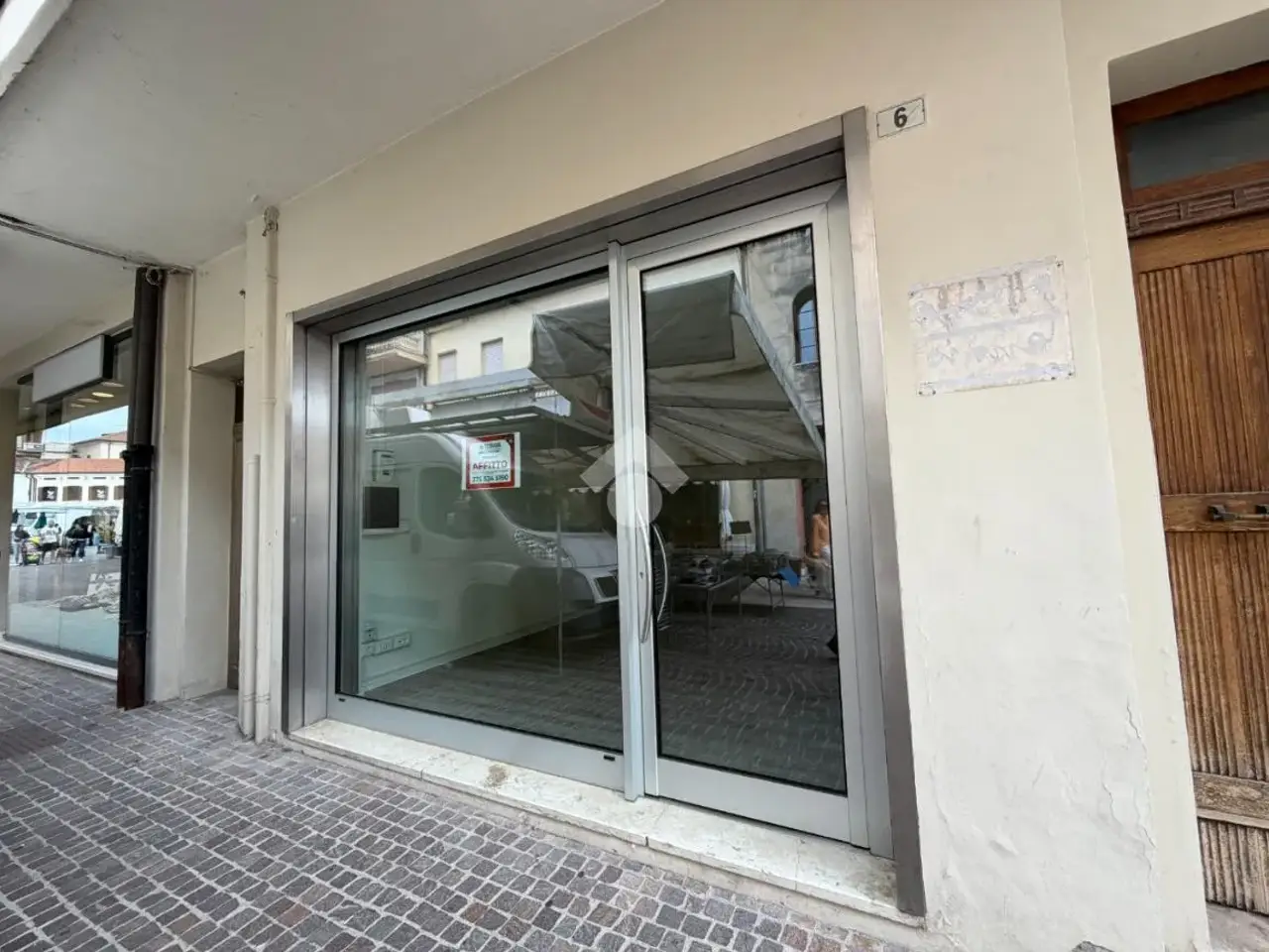 Negozio in Via Partigiani 6, Montebelluna, {3} - Foto 2