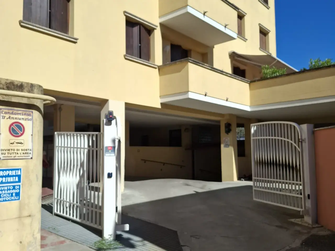 Parcheggio chiuso in Piazzale Gabriele d'Annunzio 30, Rovigo, {3} - Foto 2