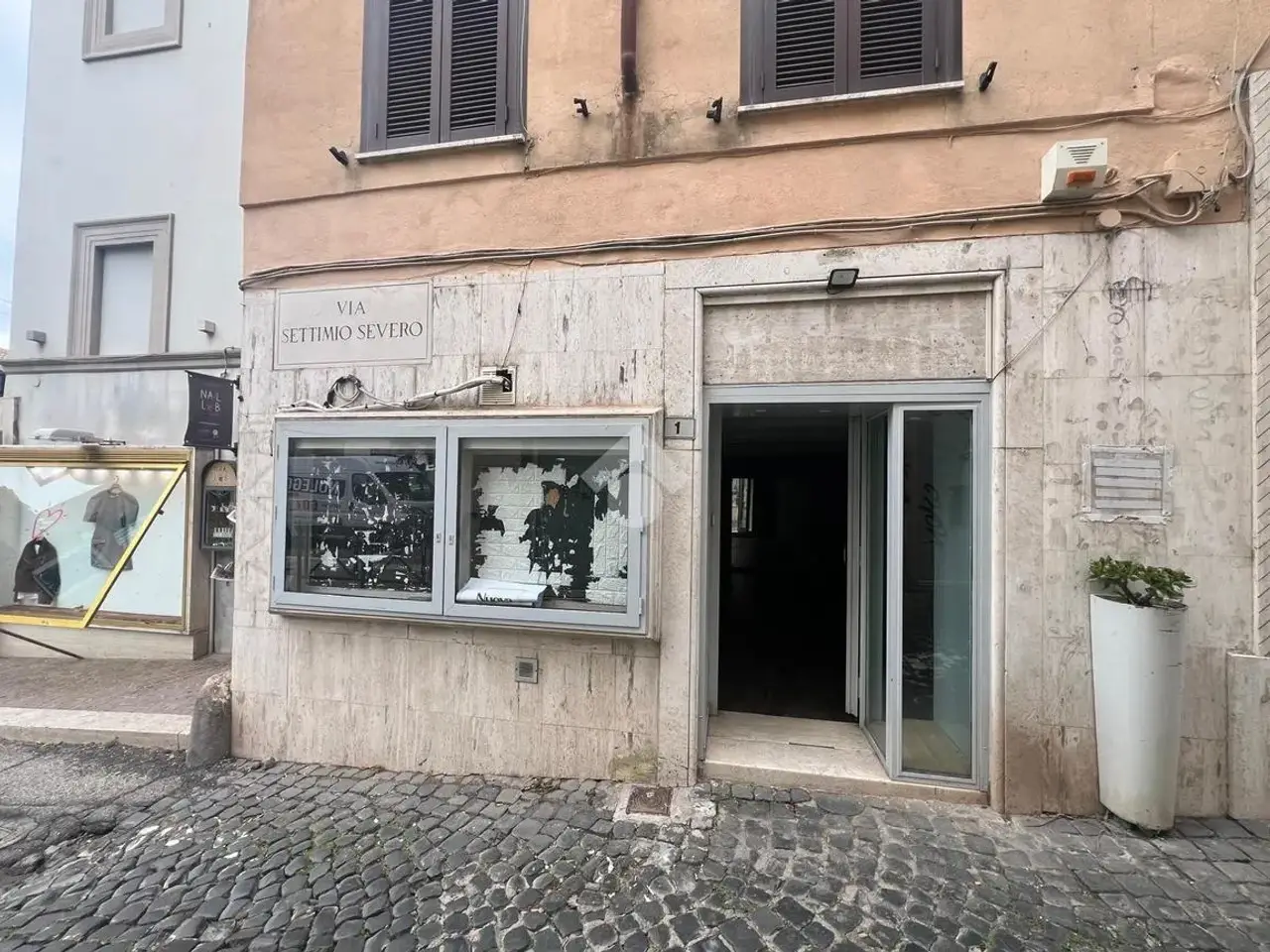 Negozio in Via Settimio Severo 1, Albano Laziale, {3} - Foto 2