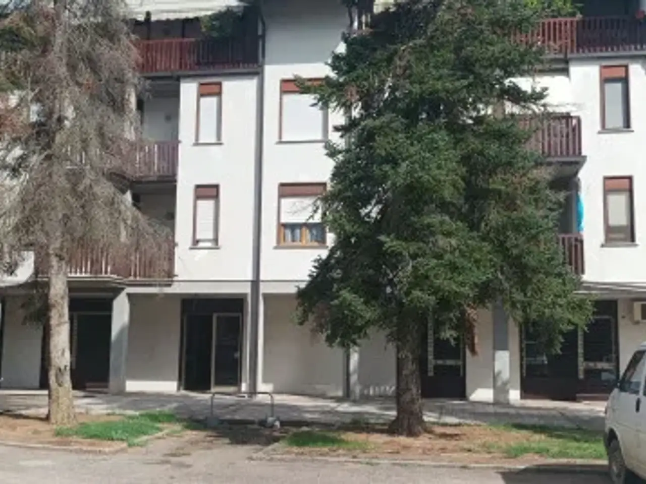 Negozio in Via del Raffaellesco, Deruta, {3} - Foto 2