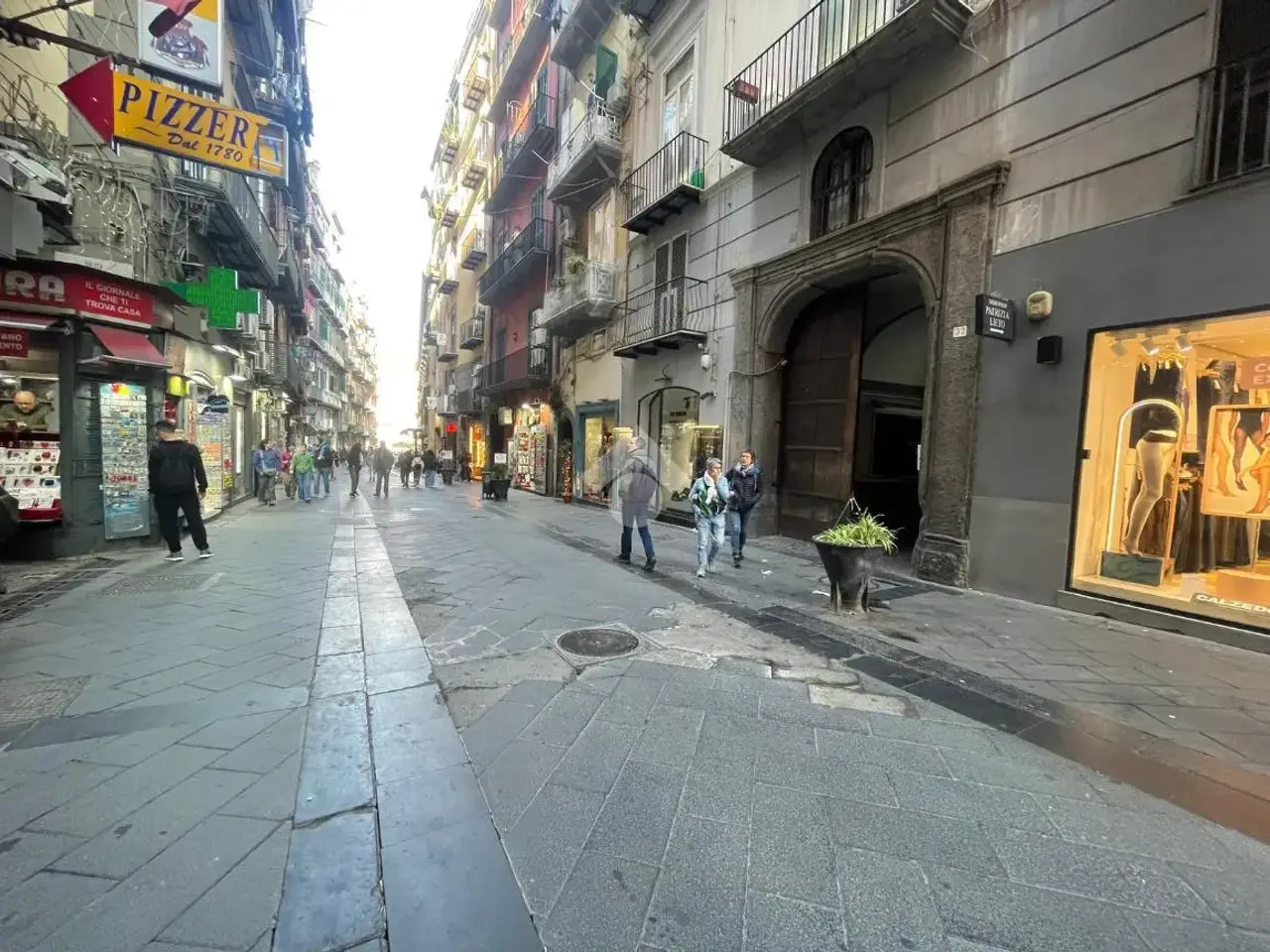 Negozio in Via Chiaia 37, Napoli, {3} - Foto 1