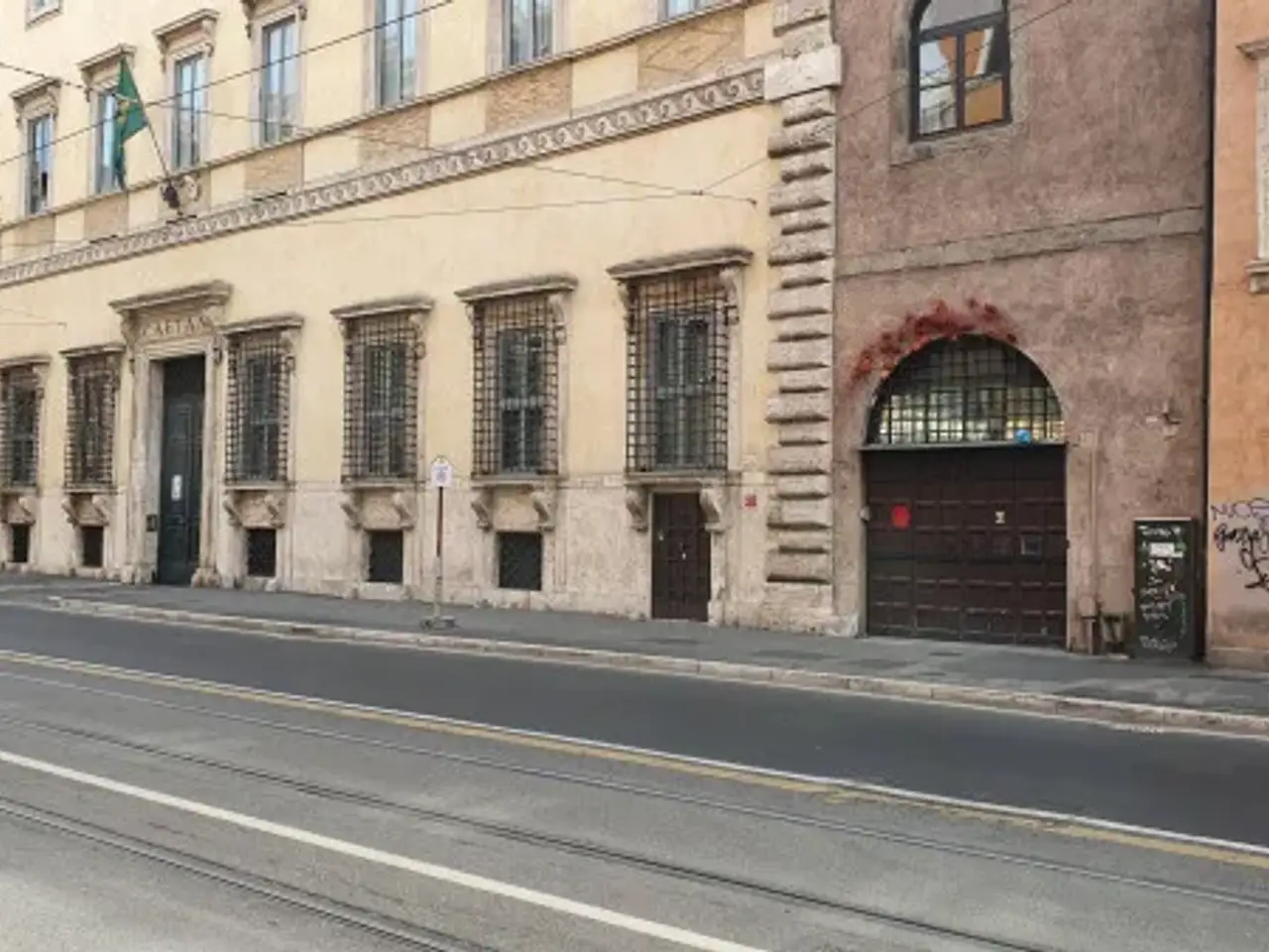 Negozio in Via delle Botteghe Oscure 32a, Roma, {3} - Foto 1