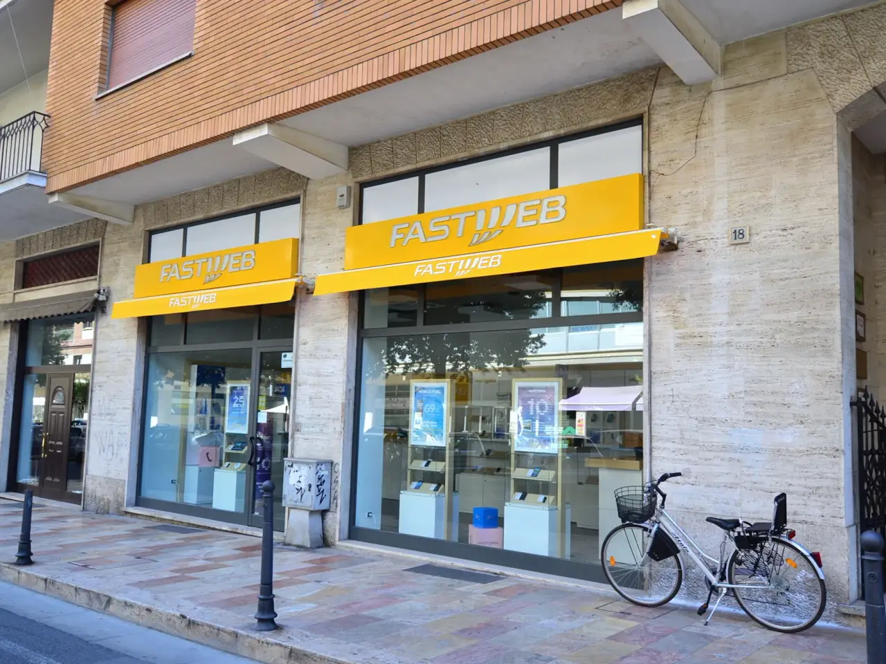 Negozio in Viale De Gasperi, San Benedetto Del Tronto, {3} - Foto 1