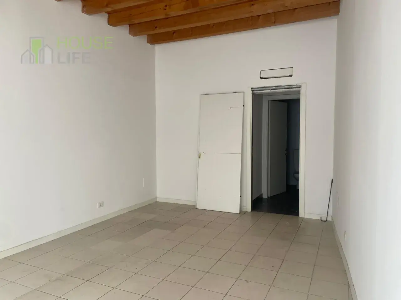 Esercizio commerciale in Via Giosuè Carducci, Schio, {3} - Foto 2