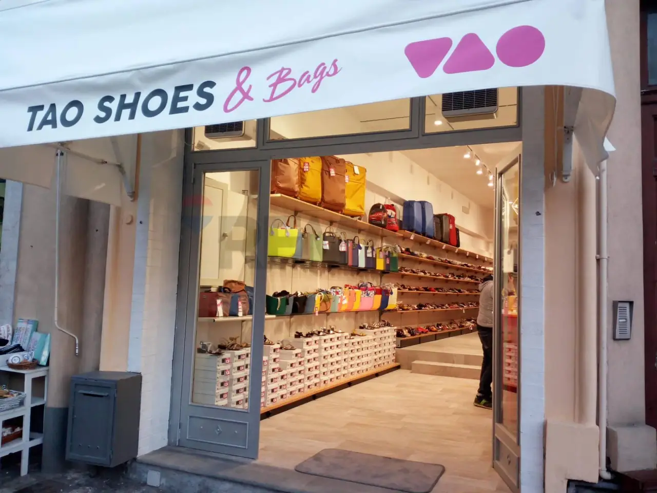 Esercizio commerciale in Viale San Pancrazio 18, Taormina, {3} - Foto 1