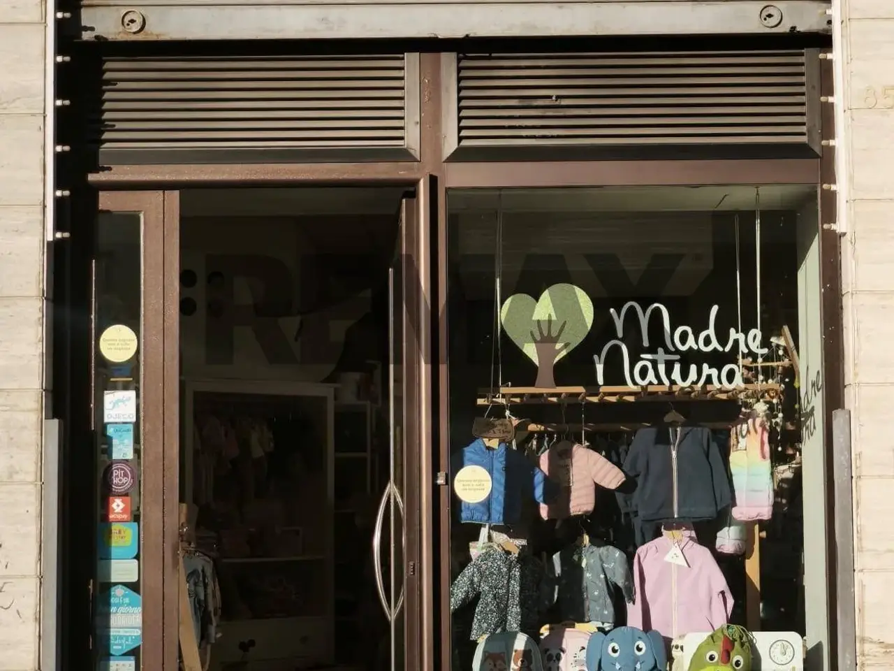 Esercizio commerciale in Via Giovanni Amendola 85, Bari, {3} - Foto 1