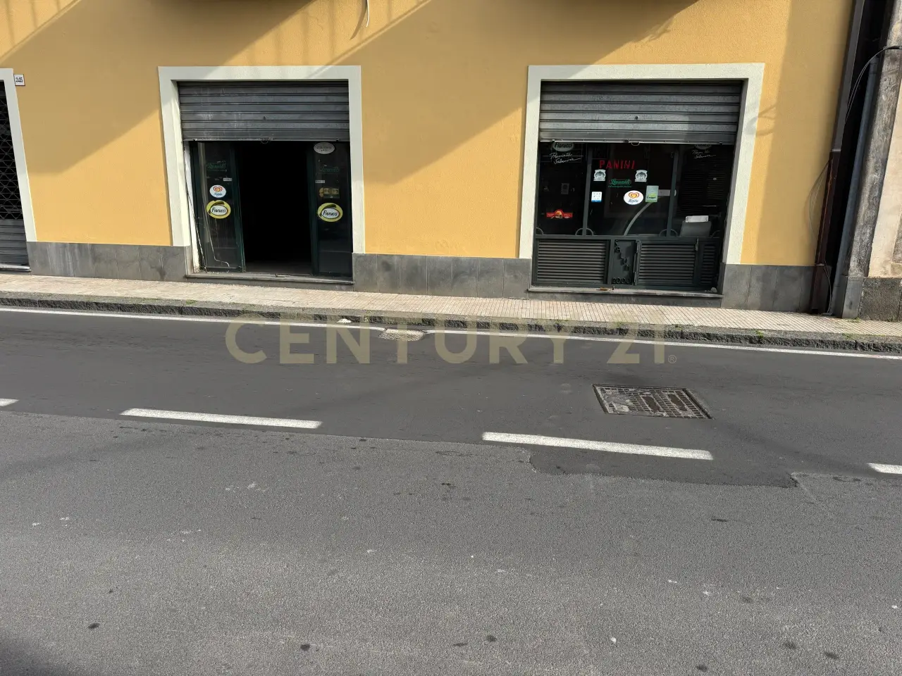 Palazzina commerciale in Via Vittorio Emanuele 243, Viagrande, {3} - Foto 1