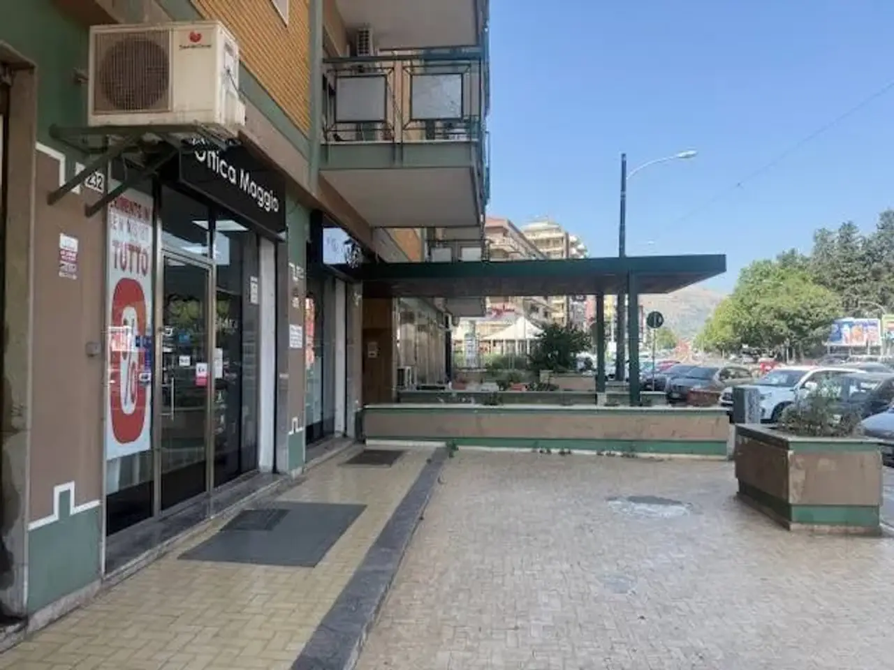 Locale commerciale in Viale Leonardo da Vinci 234, Palermo, {3} - Foto 1