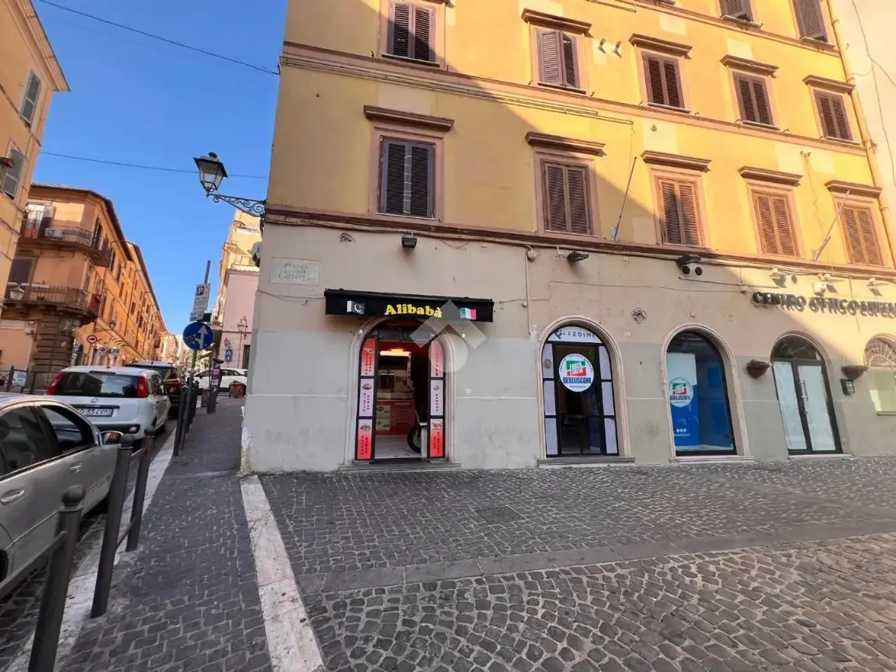 Negozio in Piazza Carducci 1, Albano Laziale, {3} - Foto 1